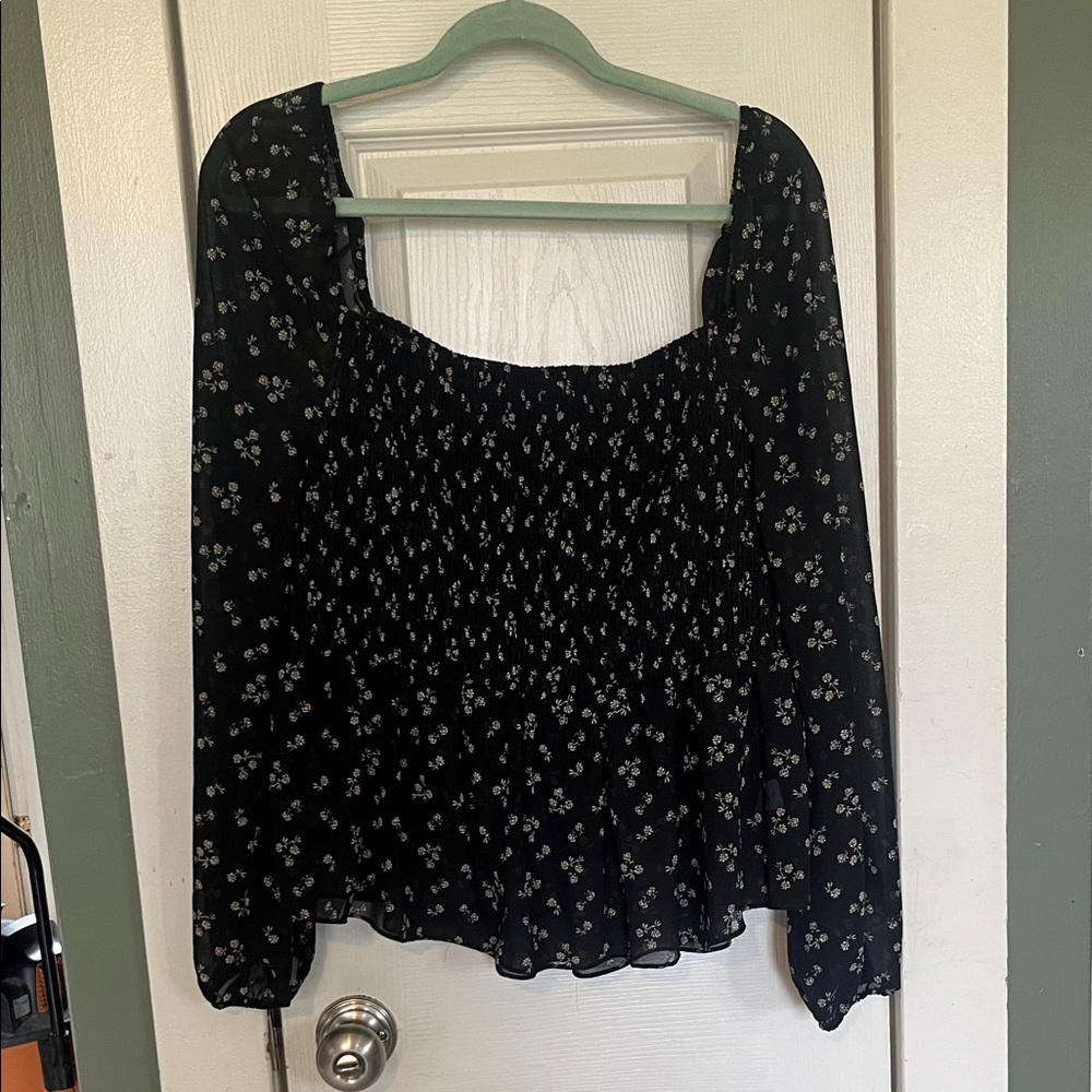 Aeropostale Black Floral Square-Neck Long Sleeve Blouse